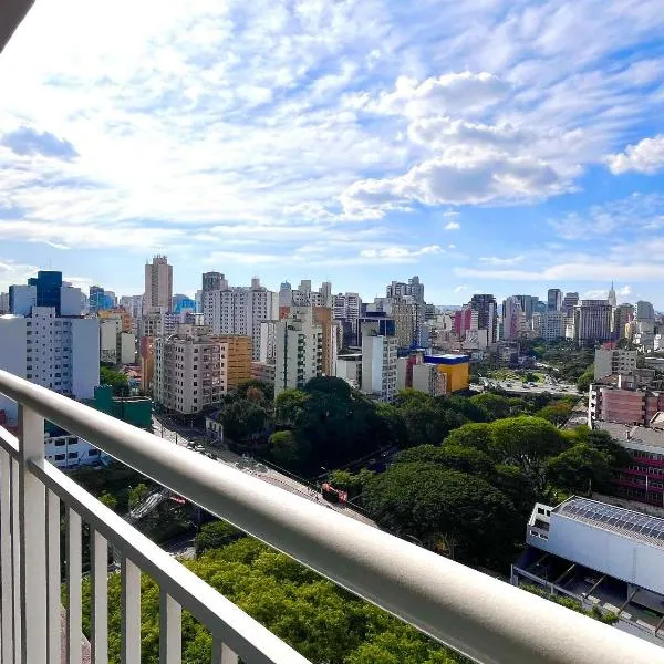 Rooftop com LINDA VISTA e Ar - Ao lado do metrô，位于圣保罗的酒店