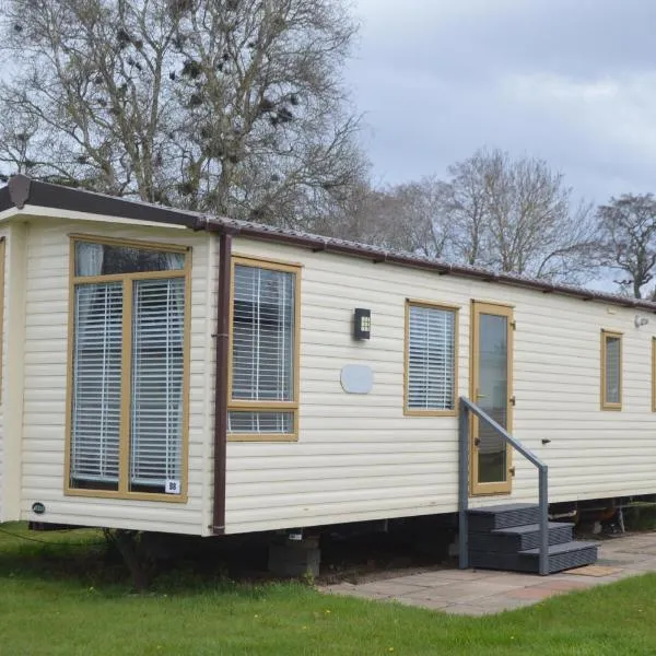 B8 at The Old Mill Holiday Park，位于Dyke的酒店