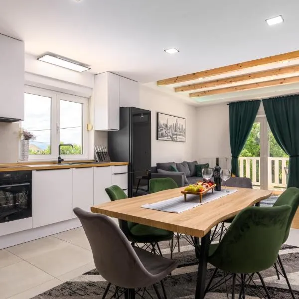 Divine Apartment Drnis - "Modern comfort at the gateway to Krka National Park"，位于德尔尼什的酒店