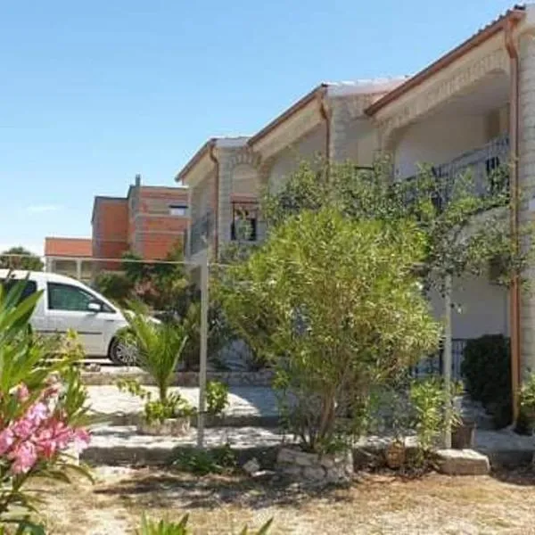 Apartmani Samanta&Amanda, VIR,，位于Razvala的酒店