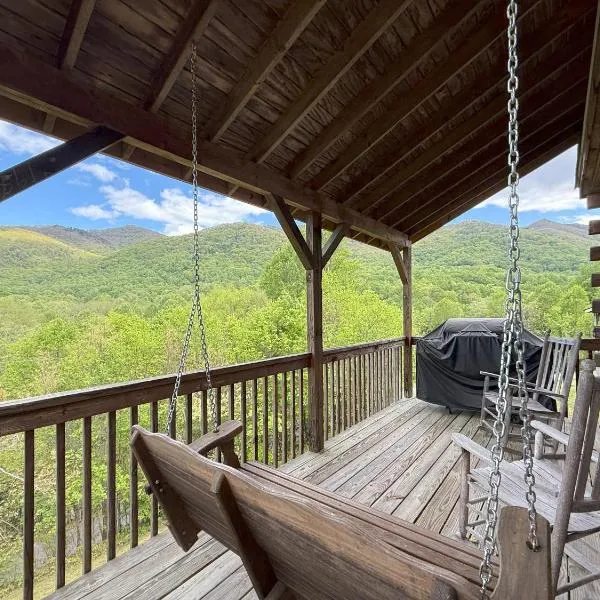 Sleepy Bear Cabin-Watch the Sunset, Dogs welcome with Pet Rate，位于马吉谷的酒店