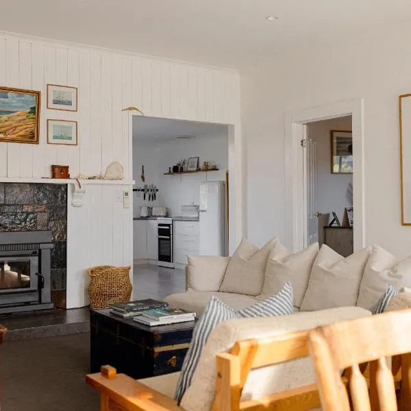 The Sea Keeper Bicheno cosy seaside cottage，位于比舍诺的酒店