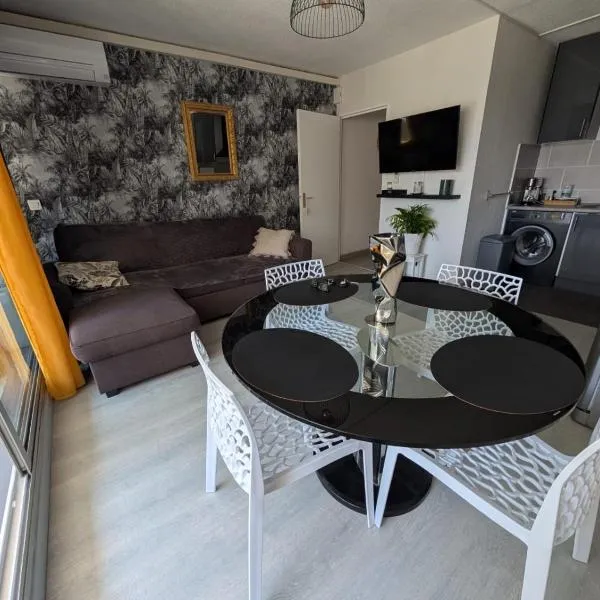 Appartement au pied de la plage - Saint cyprien，位于圣西普里安的酒店