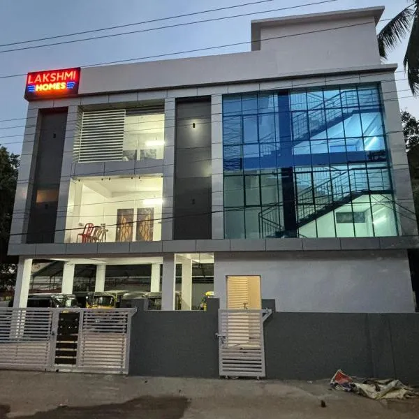 Lakshmi Home，位于德里久尔的酒店