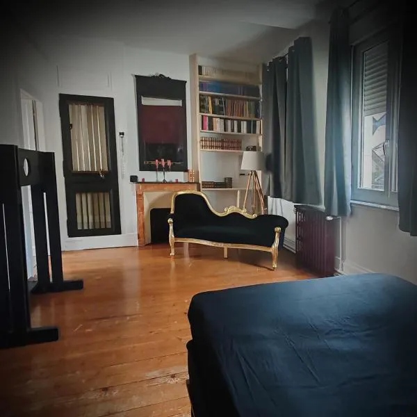 Love Room LE DONJON BDSM，位于博尔贝克的酒店
