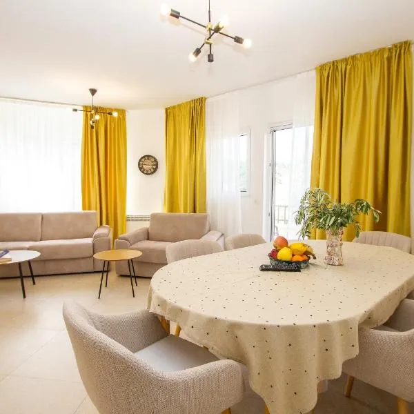 Oliva home，位于尤塔哈的酒店