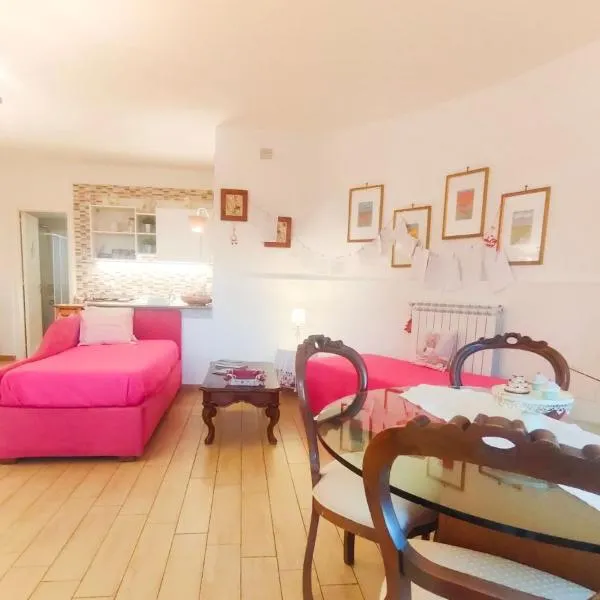 Amorevole villa con terrazza e parcheggio privato，位于波佐利的酒店