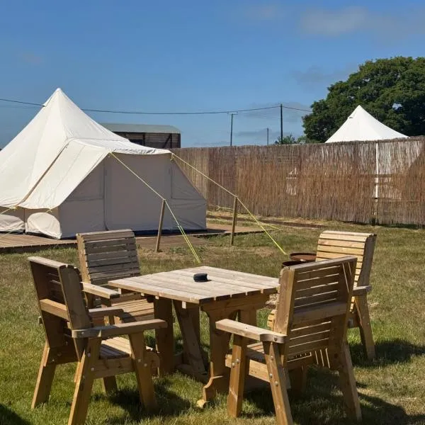Hill Fruit Farm Glamping，位于Trunch的酒店