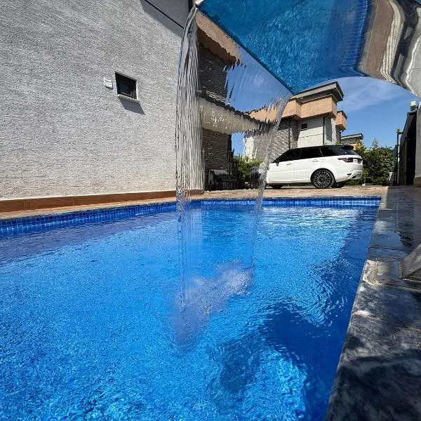 Luxury Villa with Private Pool Garden Lake View in Sapanca，位于萨潘贾的酒店