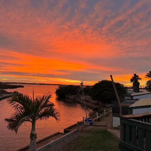 Pelican Point Waterfront Resort，位于卡那封的酒店