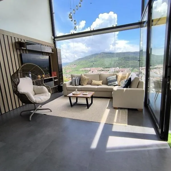 Robles Penthouse，位于圣希尔的酒店
