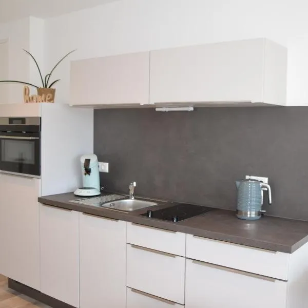 Apartment mit Küche und 2 Einzelbetten, Duschbad, Parkplatz und ruhig gelegen, ADA3，位于库姆巴赫的酒店