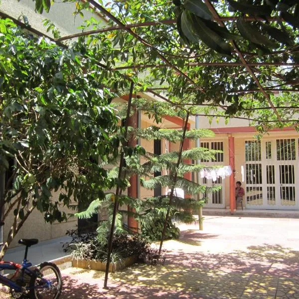 Manuhie Backpackers Lodge，位于Ābay的酒店