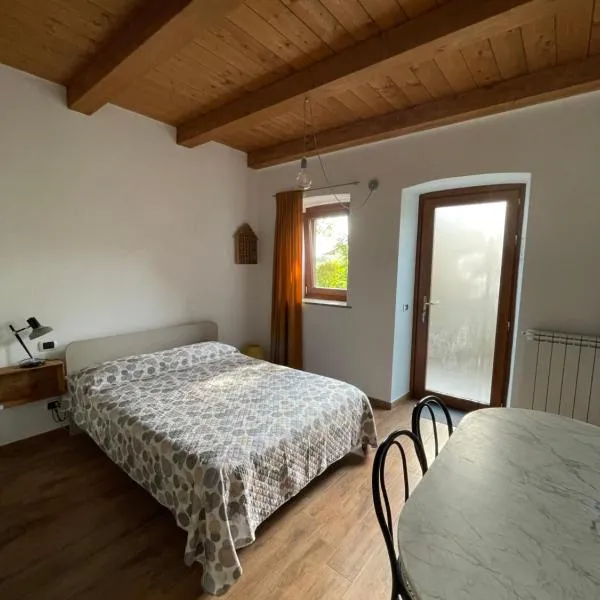 Cascina Via Piane Azeglio,位于Azeglio的酒店