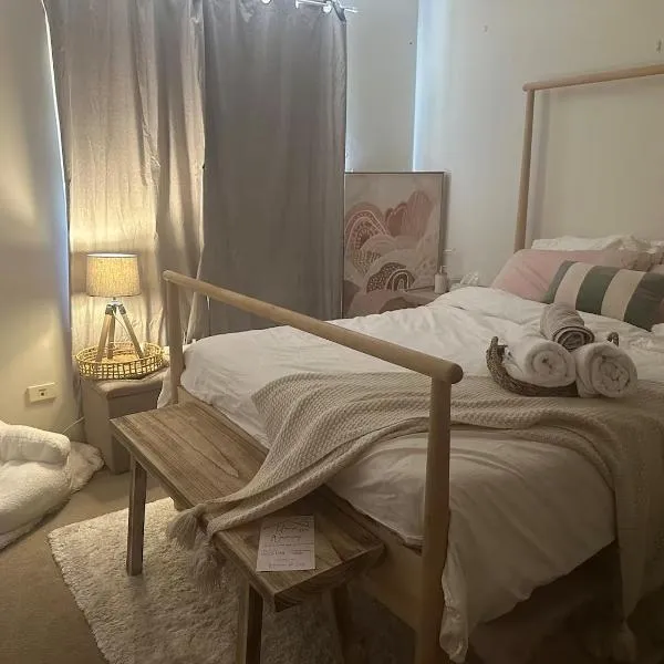 Master room with private bathroom，位于珀斯的酒店