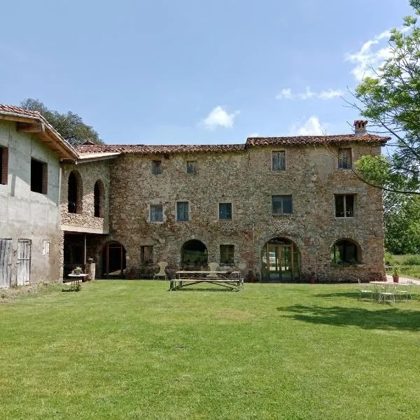 Caseta a masia Les Corominotes，位于奥洛特的酒店