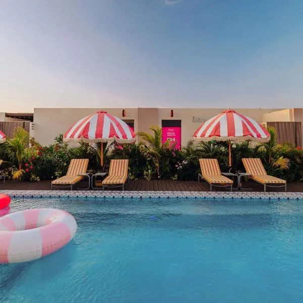 Privada Stays - Lofts with Private Pool and Oasis, near Eagle Beach，位于棕榈滩的酒店