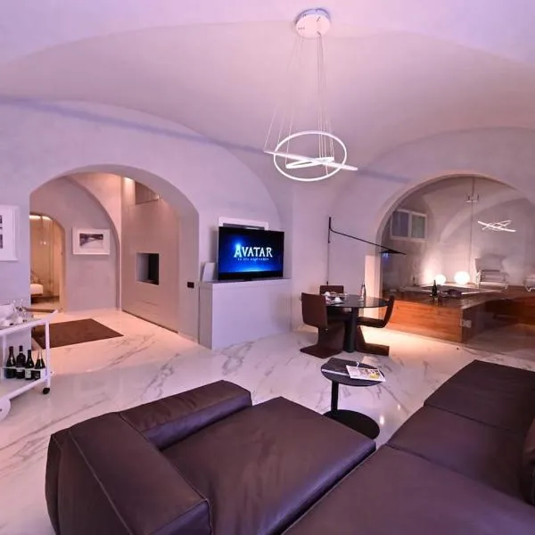 Suite al centro storico con spa privata，位于阿奇雷亚莱的酒店