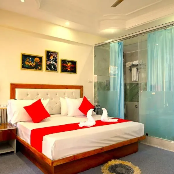 The Grand Palace Scenic Mountain View by Anvi resort In Nainital，位于奈尼塔尔的酒店