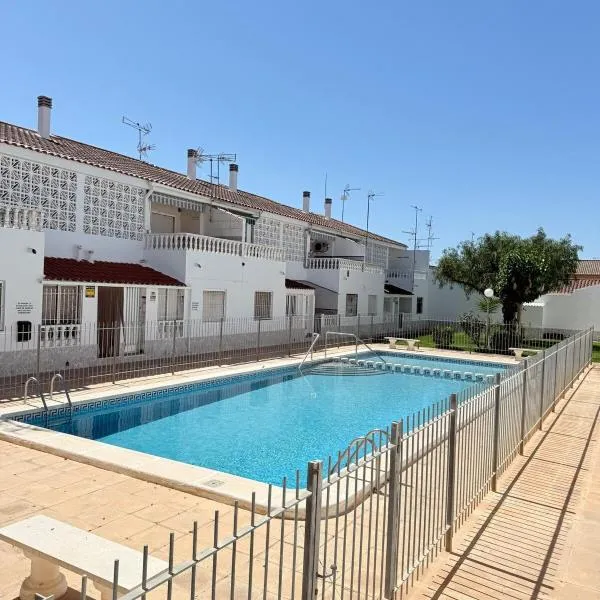 Bungalow with a pool and a terrace，位于圣哈维耶尔的酒店