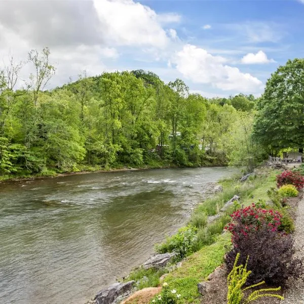 Best Western Plus River Escape Sylva / Dillsboro，位于迪尔斯伯勒的酒店