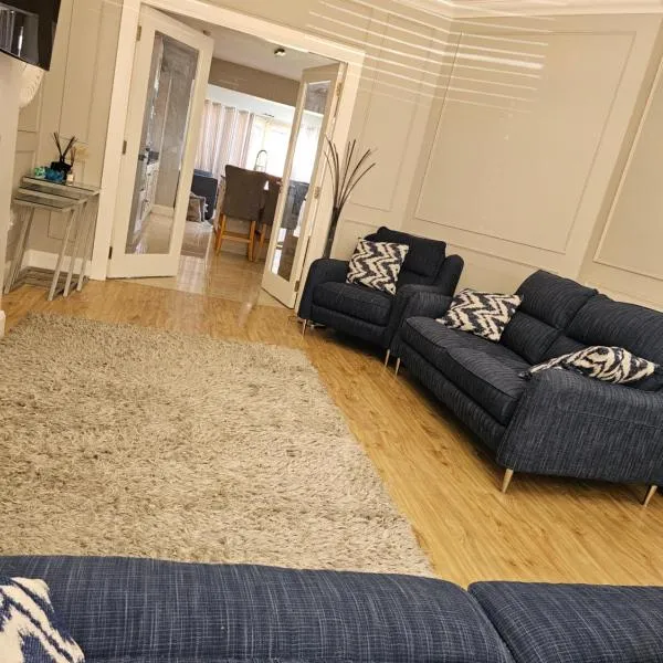 Dublin Modern 4-5 bedroom house，位于都柏林的酒店