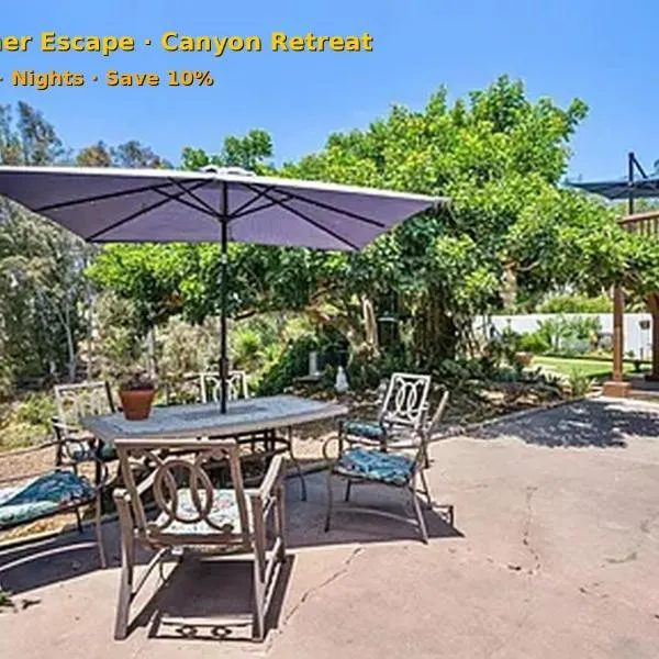 Canyon View 2BR Near Beach Balcony Retreat w Parking，位于圣地亚哥的酒店