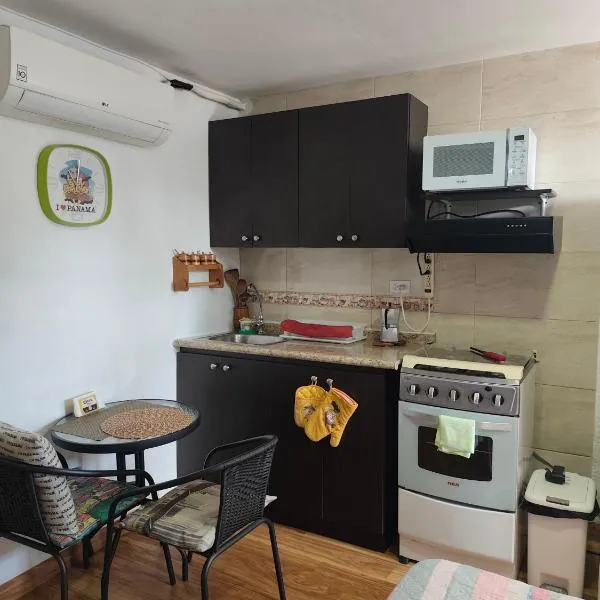 Anexo independiente y privado totalmente amueblado muy lindo y acogedor en chanis cerca de Costa del este y el mall santa María plaza，位于巴拿马城的酒店