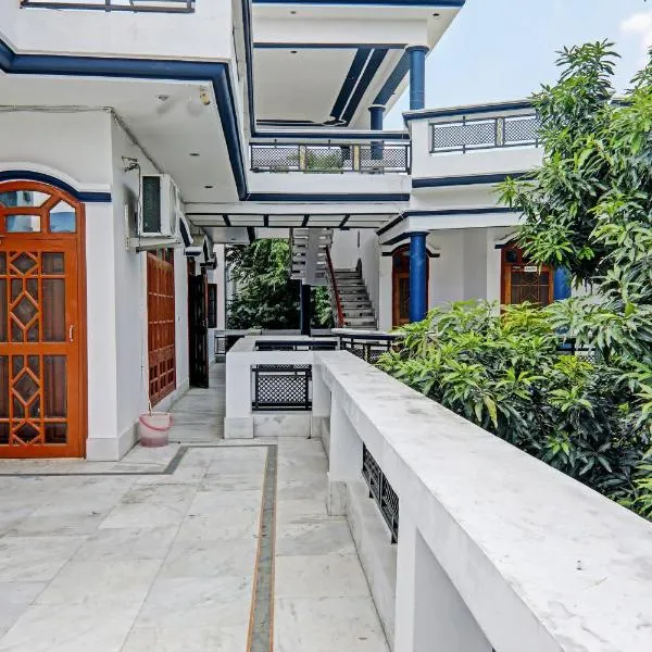 81603 Hotel Shiva Grand，位于Chinhat的酒店
