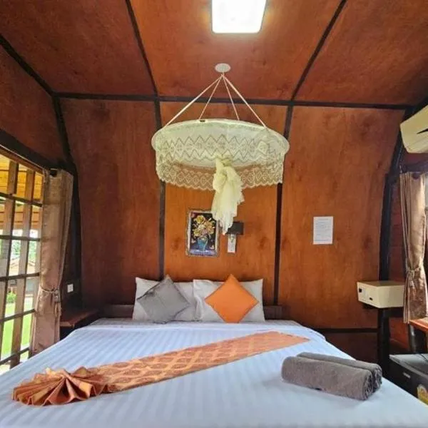 Eden Lanta Bungalow，位于高兰的酒店
