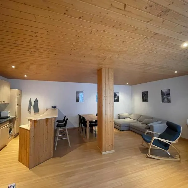 Familienfreundliche Wohnung nähe See und Gondel，位于Quarten的酒店