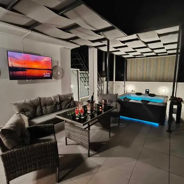 JACUZZI penthouse - King's view，位于阿特米达的酒店