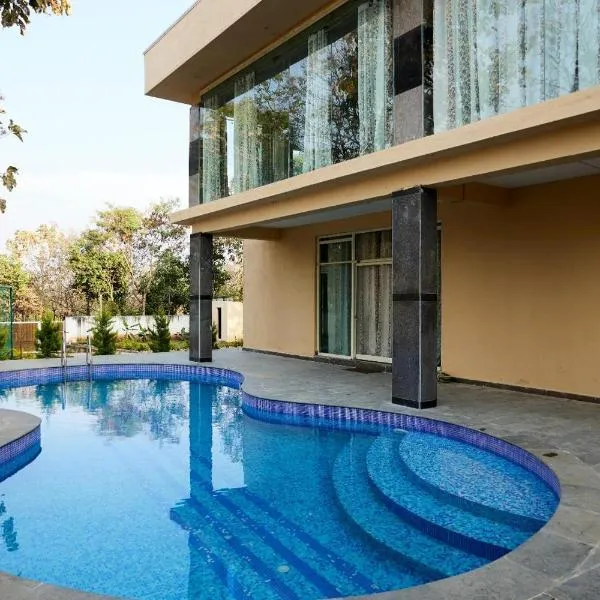 Villa Exotica by StayJade Private Pool Farmhouse，位于Denkanikota的酒店