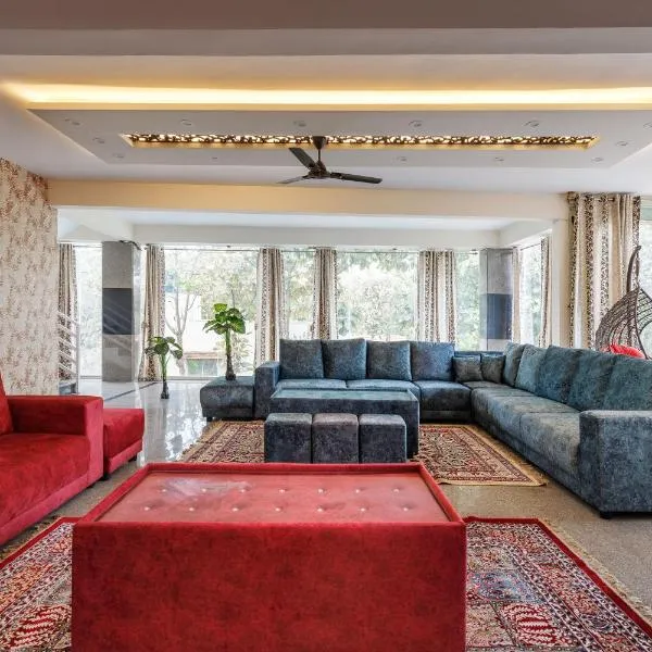 Villa Exotica by StayJade5bhkPoolACProjector，位于Denkanikota的酒店