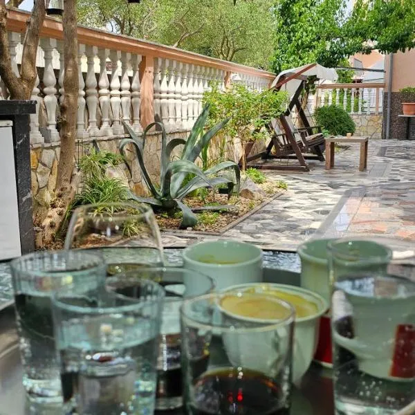 Apartmani Jelena，位于比奥格勒·纳·莫鲁的酒店