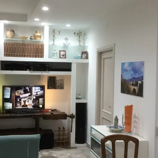 B&B Sant'Agata Appartamento，位于圣阿加塔德戈蒂的酒店
