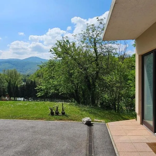 Apartments Dvor by the Krka River，位于Dvor的酒店