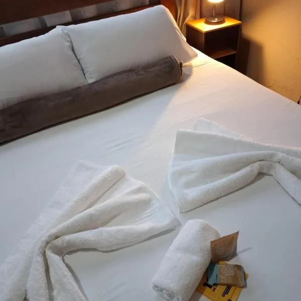 Kitnet Completa perto da Praia e do Centro, Roupas de Cama e Banho，位于伊利亚孔普里达的酒店