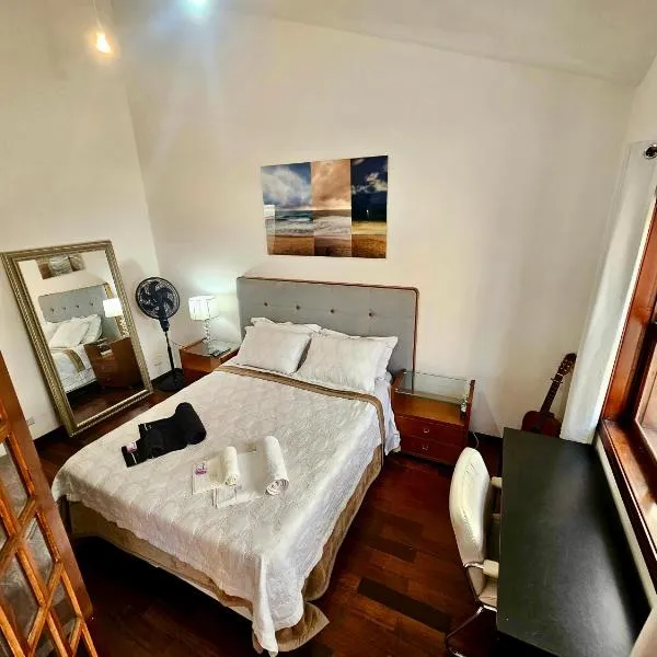 Quartos Aconchegantes em Casa Gigante no meio do Brooklin，位于圣保罗的酒店