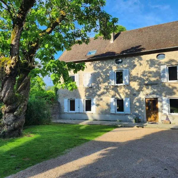 Superbe maison en pierre，位于Sault-Brénaz的酒店