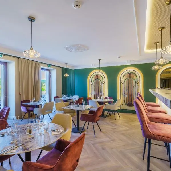 Hôtel Le Clos des Arts，位于热夫雷尚贝尔坦的酒店