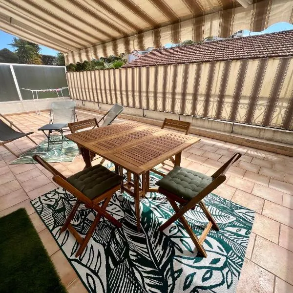 Charmant 2 pièces, terrasse 30m2，位于昂蒂布的酒店