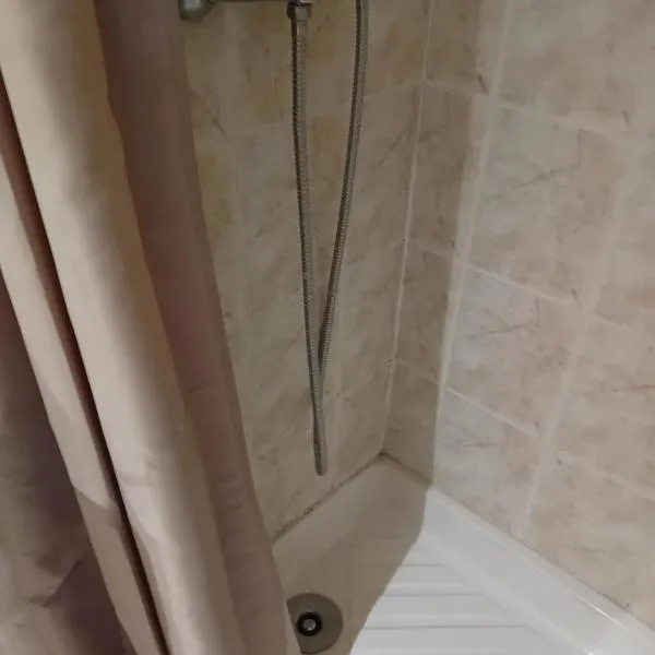 Private room full furnished in cannes，位于戛纳的酒店