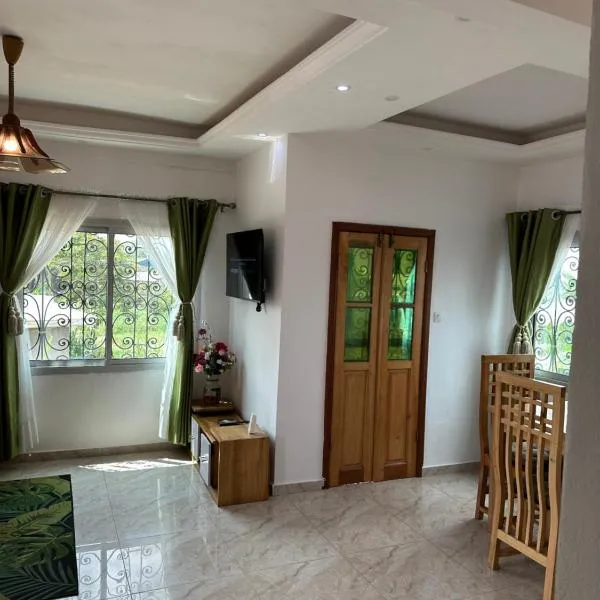 Luxury Terrace Guest House，位于Bonamakolo的酒店