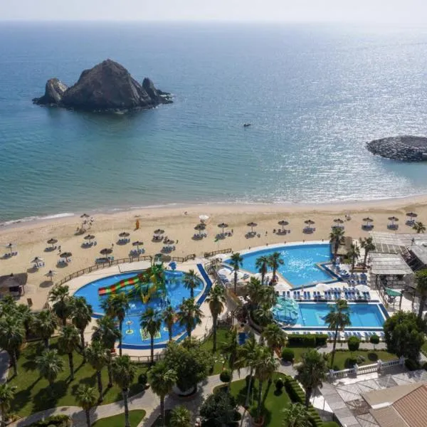 Sandy Beach Hotel & Resort，位于艾阿卡的酒店