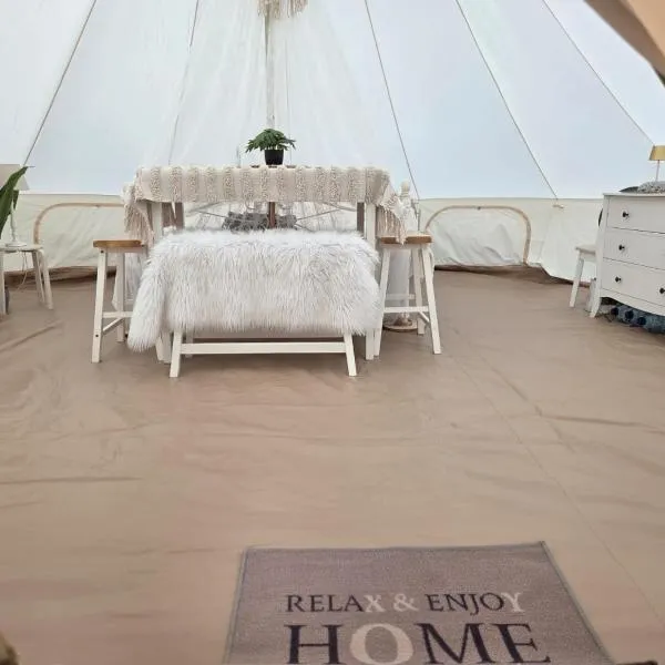 Tipi Glamping Naturcamping in der Seenplatte inklusive Strom- Dixi-WC!! #Mecklenburg-Vorpommern，位于Carpin的酒店