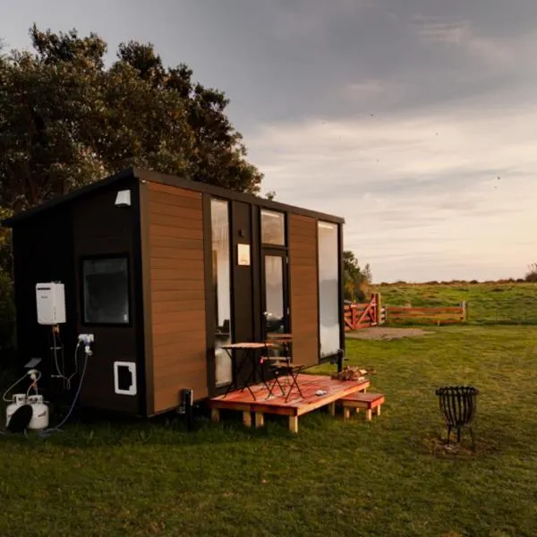 The Coast 1 by Tiny Away，位于Birchfield的酒店