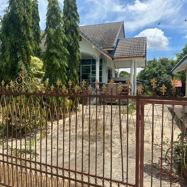 Baan Pa Dee Si Sa Ket，位于Ban Dong Bang的酒店