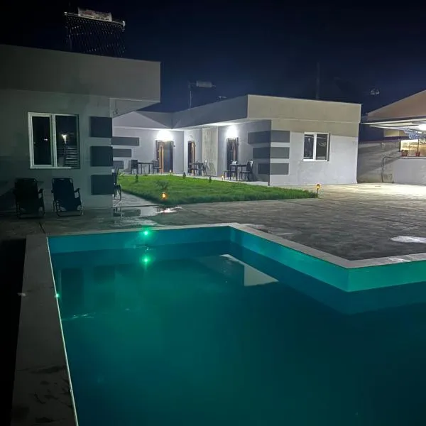 Rivi Apartments，位于Mrzenci的酒店