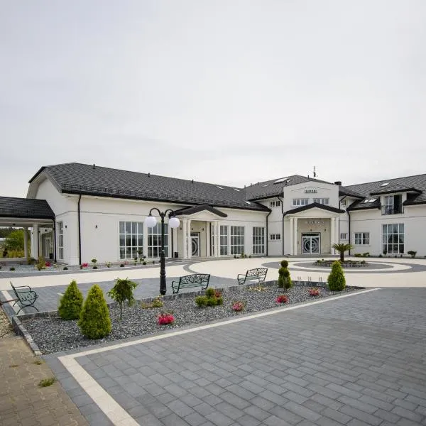 Wisteria Hotel，位于Laskowiec的酒店